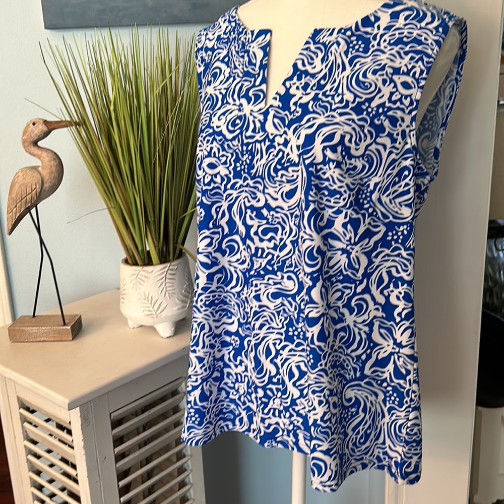 NWT - Aryeh - Floral sleeveless top - Size Large